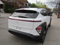 AUTOMATIC. FINISHED IN WHITE WITH BLACK INTERIOR. ALLOY WHEELS, A/C, PUSH BUTTON START, APPLE/ANDROI... (image 3)