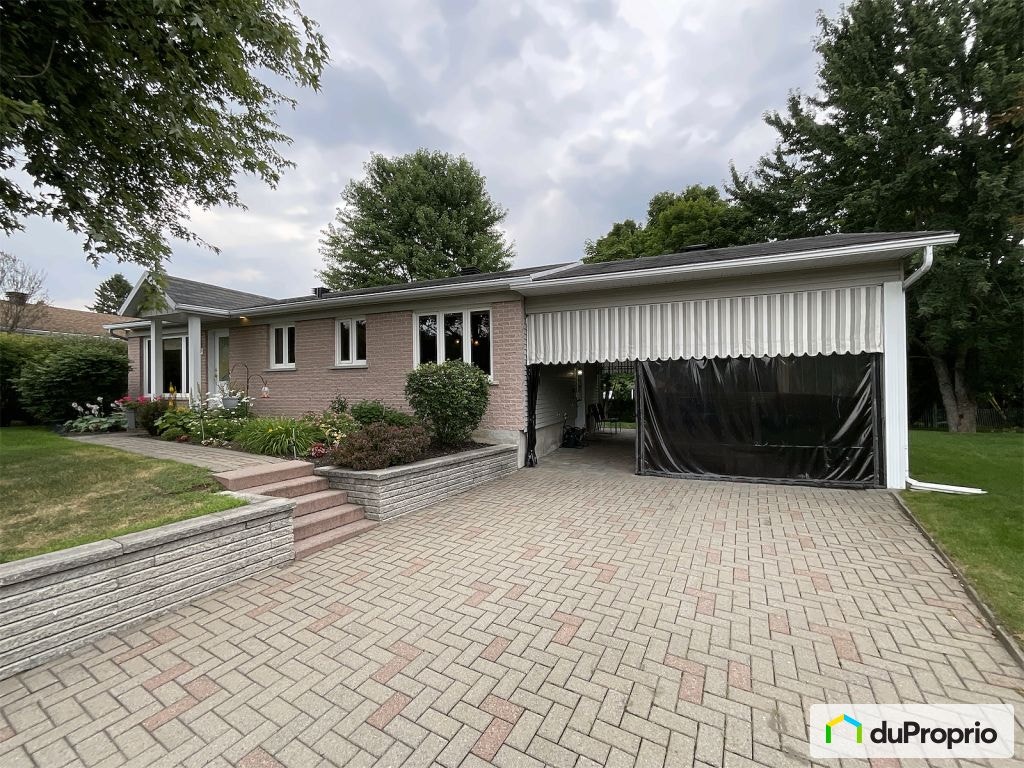 $490,000 - Bungalow for sale in Boischatel — photo 1