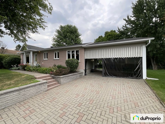 $490,000 - Bungalow for sale in Boischatel — photo 1