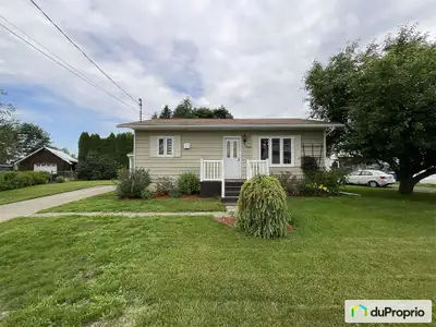 ** LIBRE le 31 août 2025** Belle propriété lumineuse, bien entretenue avec une aire ouverte et de gr...