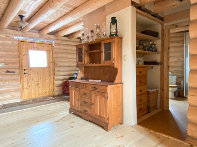 Log home on 10.98 acres (40 mins from Faro) - Felix Robitaille® in Houses for Sale in Whitehorse - Image 4