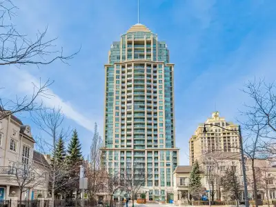 Price: $695,000/ $2,637/mo Step into luxury at this stunning 1-bedroom + den suite with two full bat...