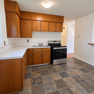Rent: $2,150 per month Available: October 15, 2026 4 bedrooms, 2 bathrooms 2 kitchens Full house Lau...