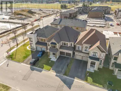 123 HALLDORSON AVENUE Aurora, Ontario