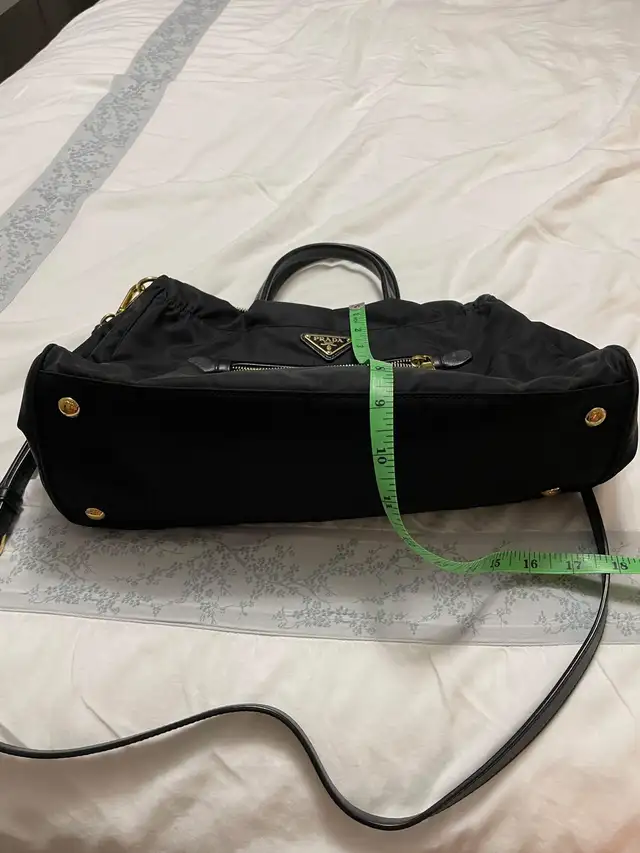 Authentic Prada bag in perfect condition in Women's - Bags & Wallets in Markham / York Region - Image 4