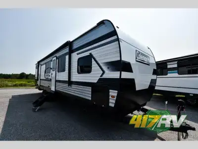 Invite the whole crew to camp in comfort with the 2026 Coleman Lantern 32BHS. This family-friendly b...