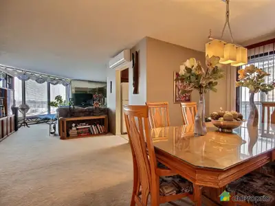 Condo de prestige de 1545 pc au 10 ième étage de l'Estuaire 3, climatisé, entretenu avec soin et dan...