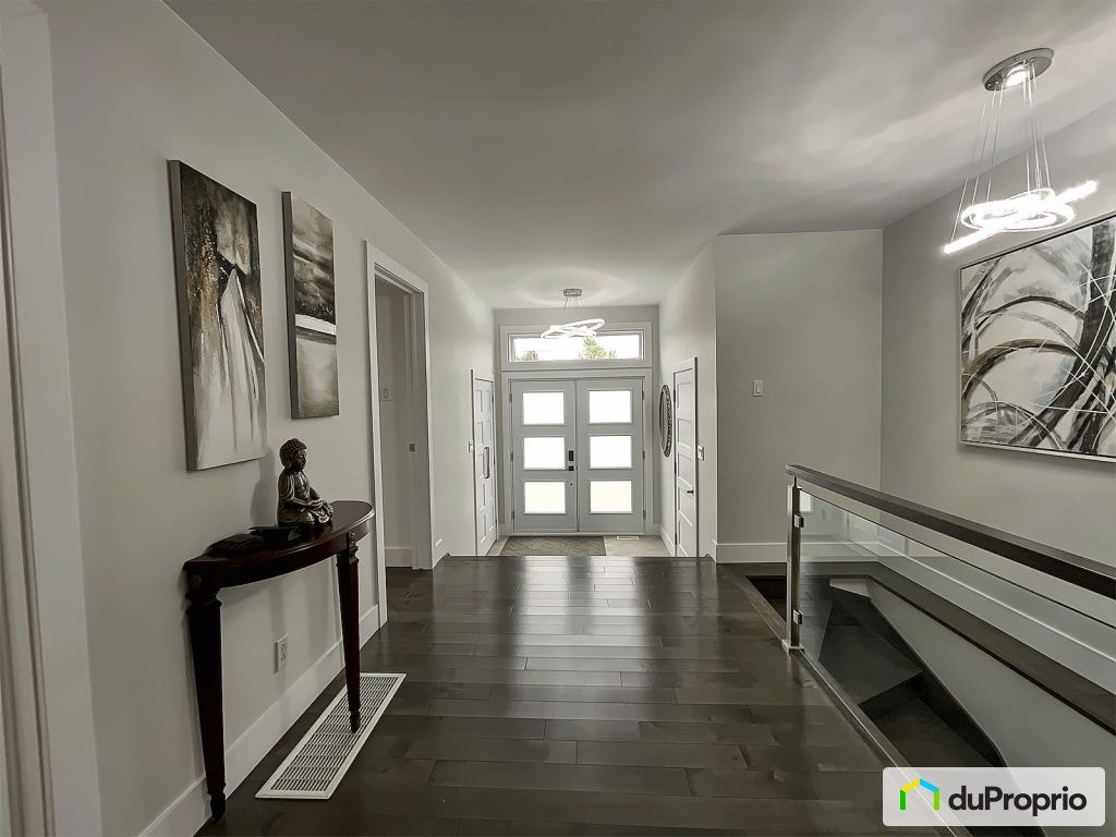 $845,000 - Bungalow for sale in Ste-Marthe-Sur-Le-Lac — photo 2