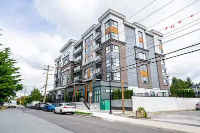 Welcome to Eastleigh! This stunning 1 Bed + 1 Bath CORNER UNIT offers luxury living with sleek moder...