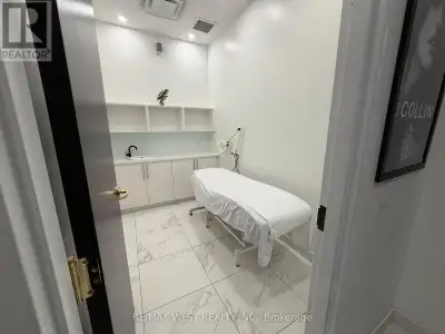 Exceptional opportunity to lease a fully equipped private room withing a modern, well-established be...