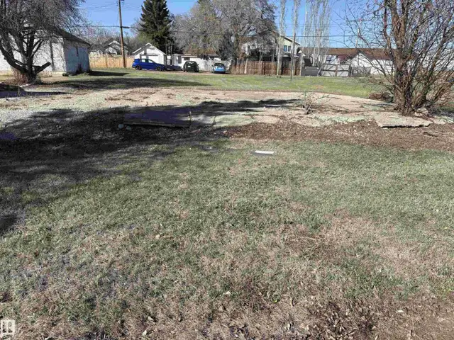 5020 49 Ave Holden, Alberta in Land for Sale in Edmonton - Image 2