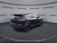 This Nissan Qashqai has a dependable Gas 4cyl 2.0 L engine powering this Variable transmission. Sunr... (image 7)