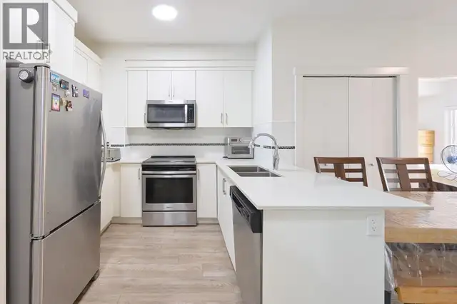 305 22577 ROYAL CRESCENT Maple Ridge, British Columbia in Condos for Sale in Tricities/Pitt/Maple - Image 3