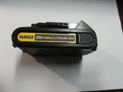 DEWALT 20V MAX LITHIUM BATTERY -BRAND NEW IN WRAPPER NEVER OPENED.--- I AM IN BELLEVILLE..416-998-54...