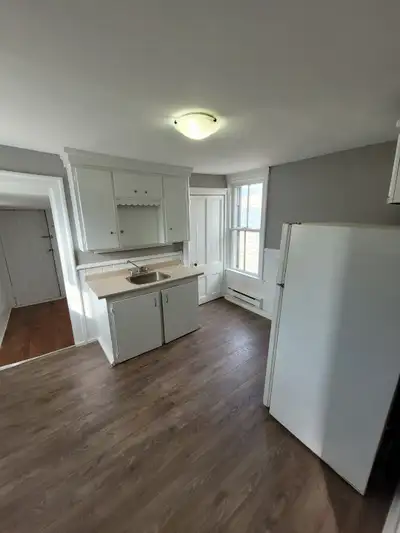 Special Promotion: Twelfth-month free rent on a 12-month lease! Welcome to this bright and spacious...