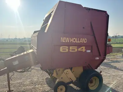 Welcome to Jeff Vanleer Farm Equipment New holland 654 round baler. Makes up to a 4x6 bale. Net wrap...