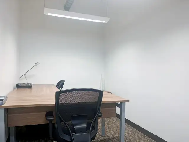 Office space for rent for 1 person in Queen Richmond Centre in Commercial & Office Space for Rent in City of Toronto - Image 2