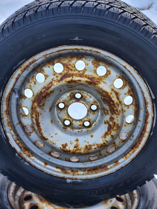 4 tires hiver 215/60/16 toyo avec rims in Tires & Rims in West Island - Image 3
