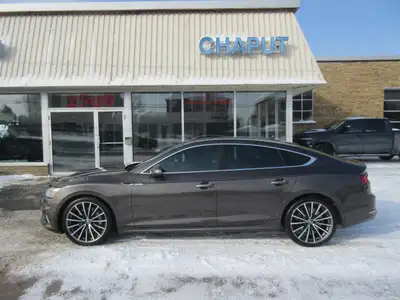 Superbe couleur, TRÈS CHIC, vitres teintées, intérieur cuir, toit ouvrant panoramique, sièges électr...