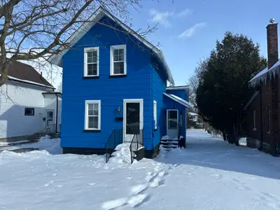 Spacious 6-Bedroom Detached Home for Rent 74 Adelaide St, Lindsay, ON Currently 1 room is available...
