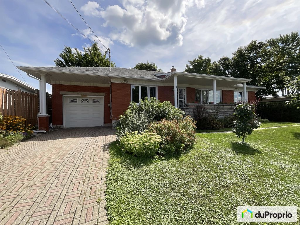 $529,999 - Bungalow for sale in Granby — photo 2