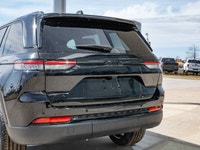 Welcome to 400 Chrysler Dodge Jeep Ram. Fresh oil change, | Fully detailed, 4WD. This vehicle is a d... (image 6)