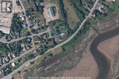 Fabulous large vacant lot in Parrsboro! This lot is on a quiet street and within walking distance of...
