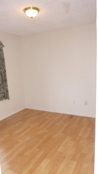 Small Room in House - Prime Location in Northwest Edmonton