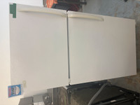 9105-Réfrigérateur GE Blanc congélateur en haut refrigerator