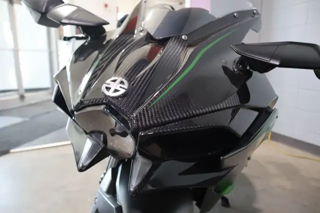 2025 Kawasaki NINJA H2 CARBON in Street, Cruisers & Choppers in Edmonton - Image 7