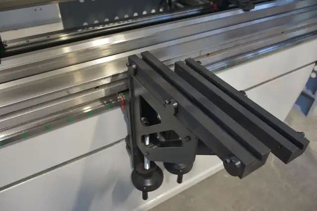 2 Axis NC Hydraulic Press Brake  EdgeBender in Power Tools in Mississauga / Peel Region - Image 8