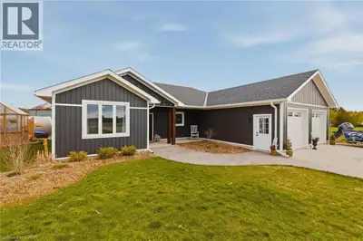 Custom built bungalow completed in 2021 and ideally located just 1 km from Hanover, offering peacefu...