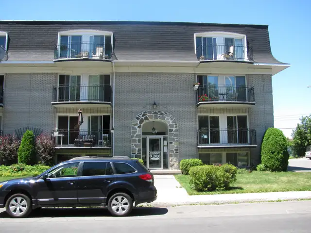 GRAND   4 ½   -  1er étage   -  1550$   - Juillet 2026