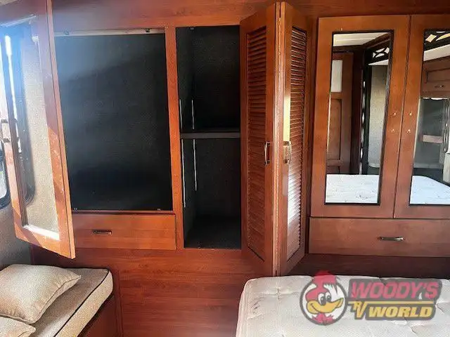 2015 FLEETWOOD EXCURSION 33D in RVs & Motorhomes in Red Deer - Image 30