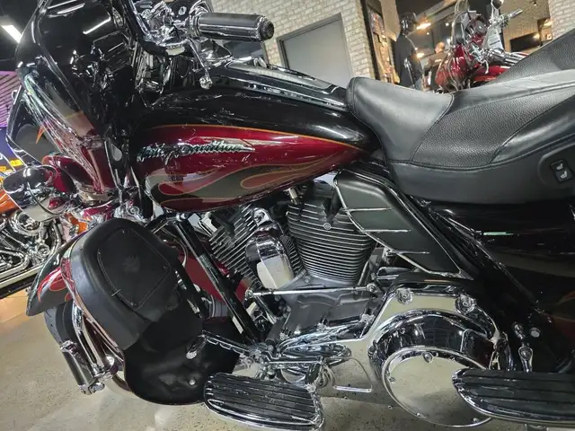 2011 Harley-Davidson CVO Ultra Classic Electra Glide in Street, Cruisers & Choppers in Markham / York Region - Image 5