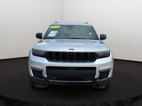 If you want a luxurious, full-sized family hauler that seamlessly bridges the gap between upscale co... (image 6)