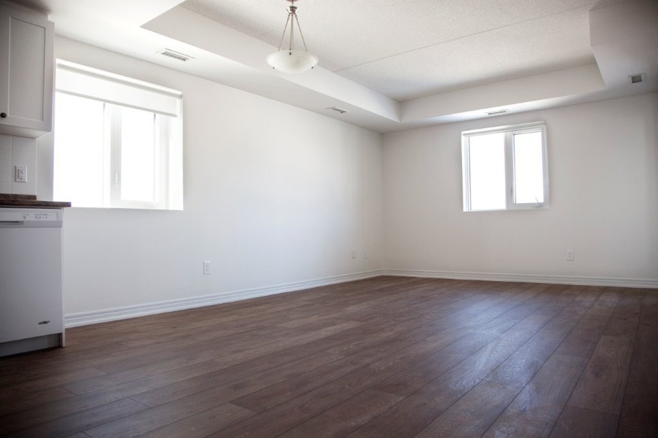Barrie South End 1-Bedroom Apt at Royal Parkside Apartments 2