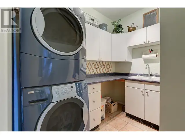 5165 Morrison Crescent Peachland, British Columbia in Houses for Sale in Penticton - Image 27