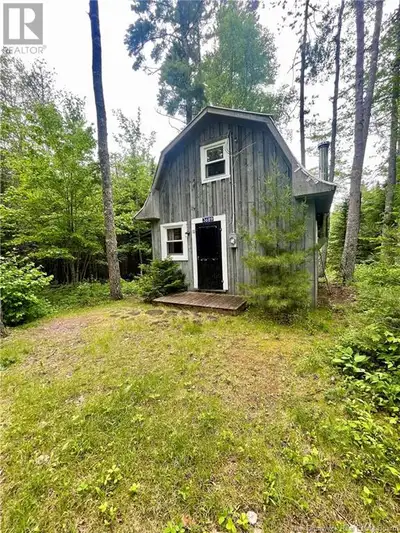 Looking for a private getaway that won't break the bank? This is it! Located on the Magagaudavic Riv...
