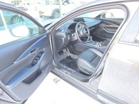 2020 Mazda CX-30 Le Mazda CX-30 GS AWD 2020 est un VUS sous-compact qui se démarque par son équilibr... (image 4)