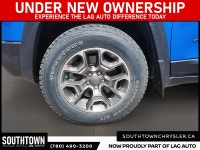 2022 Jeep Cherokee Trailhawk Experience the Jeep Cherokee Trailhawk with only 122366 km on the odome... (image 6)