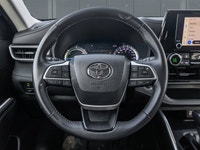 This 2025 Toyota Highlander is thoughtfully designed to make you get the most out of your day. This... (image 8)