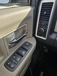 2009 Dodge Ram 1500 SLT 5.7L V8 4X4 —- FINANCEMENT MAISON DISPONIBLE AVEC ACOMPTE DE 4,500$ +tx--- L... (image 9)