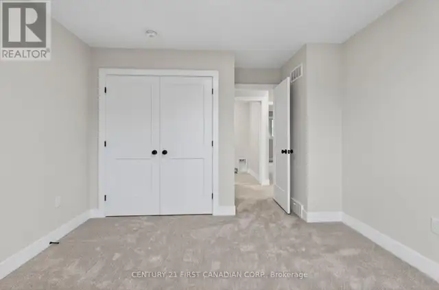 34 POSTMA CRESCENT North Middlesex (Ailsa Craig), Ontario in Houses for Sale in Grand Bend - Image 15