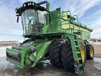 Welcome to Horizon Ag & Turf Location: Horizon Ag & Turf Lloydminster 2025 John Deere X9 1000 Combin...
