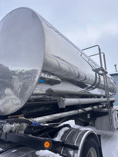 Welcome to Edmonton Equipment Rentals and Sales Ltd A/R Suspension Alum wheels 28000L Stainless Insu...