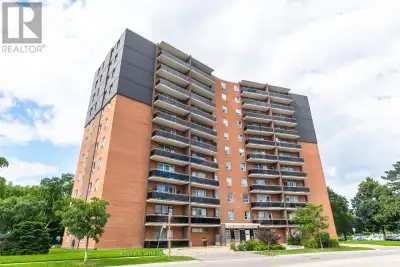 Step into this expansive 2-bedroom condo nestled in the heart of Applewood. Discover a modernized ki...