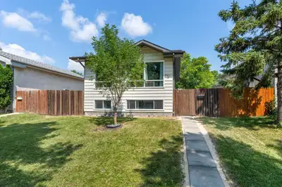 3K//Winnipeg/S/S now. OH on Saturday August 1st, 2:00PM- 4:00PM. 3 Br bi-level home in Mission Garde...