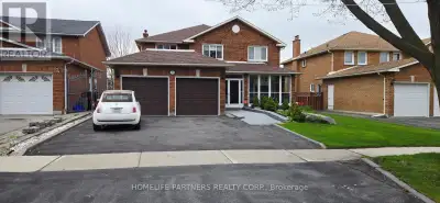 Desirable East Woodbridge court location. 2 bedroom Suite with large principal rooms. Large eat-in k...