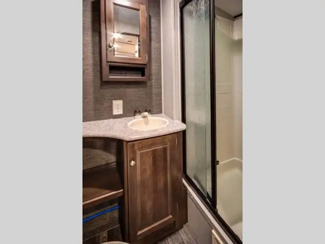 2017 Keystone RV Premier Ultra Lite 26RBPR in Travel Trailers & Campers in Kamloops - Image 29